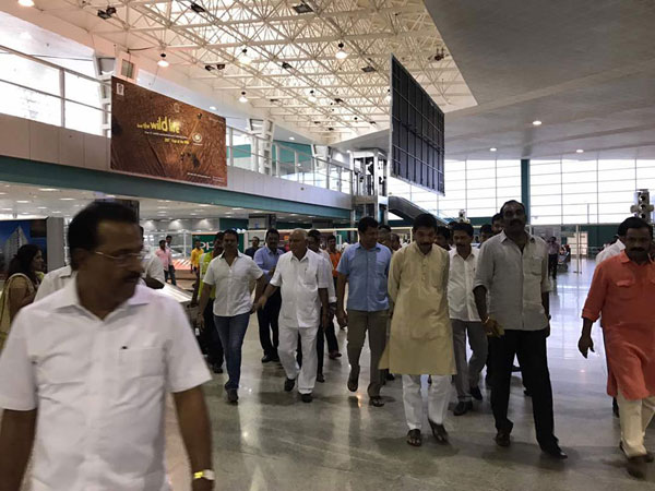 With-BSY-at-Mglr-Airport-13-5-17-(2)