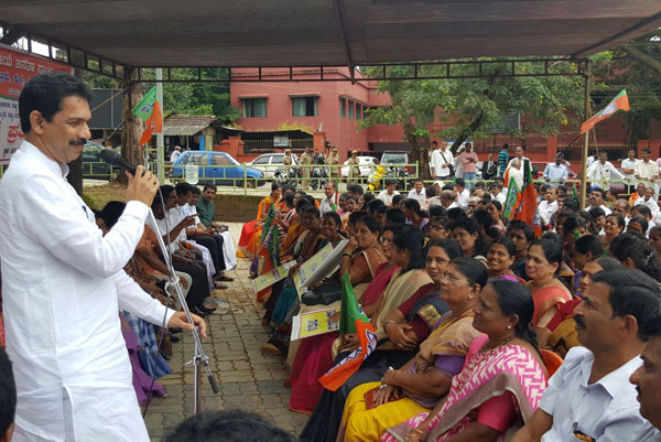 Protest at Puttur (2)