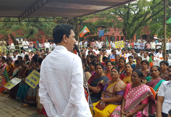 Protest at Puttur (3)